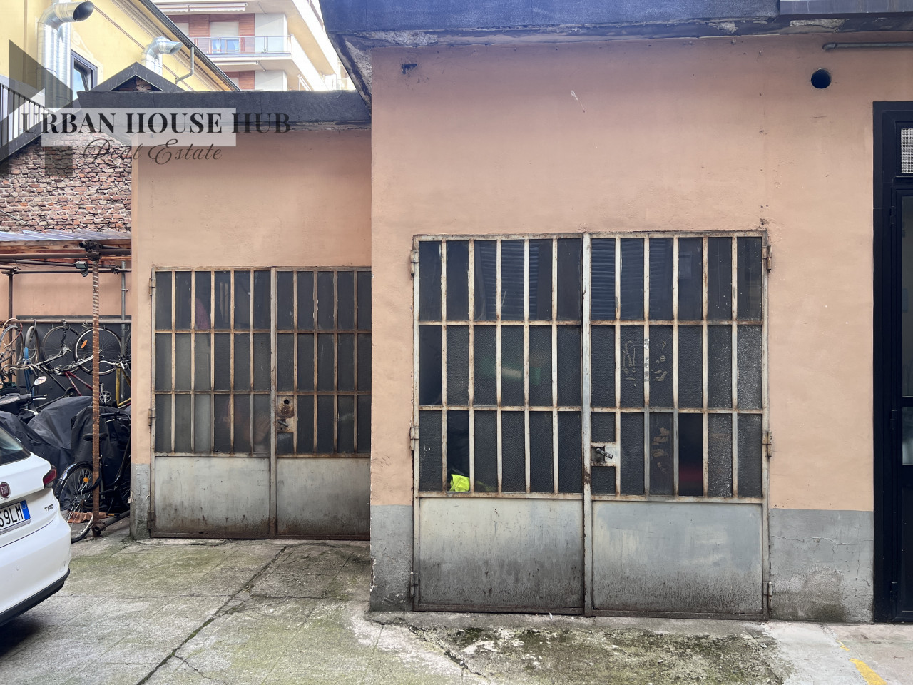 Garage a Torino · San Salvario / Parco Valentino — fotografia 1